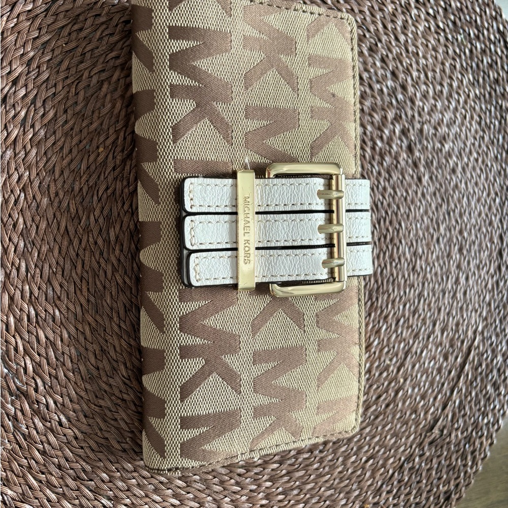 Michael Kors Beige and White Signature Wallet
